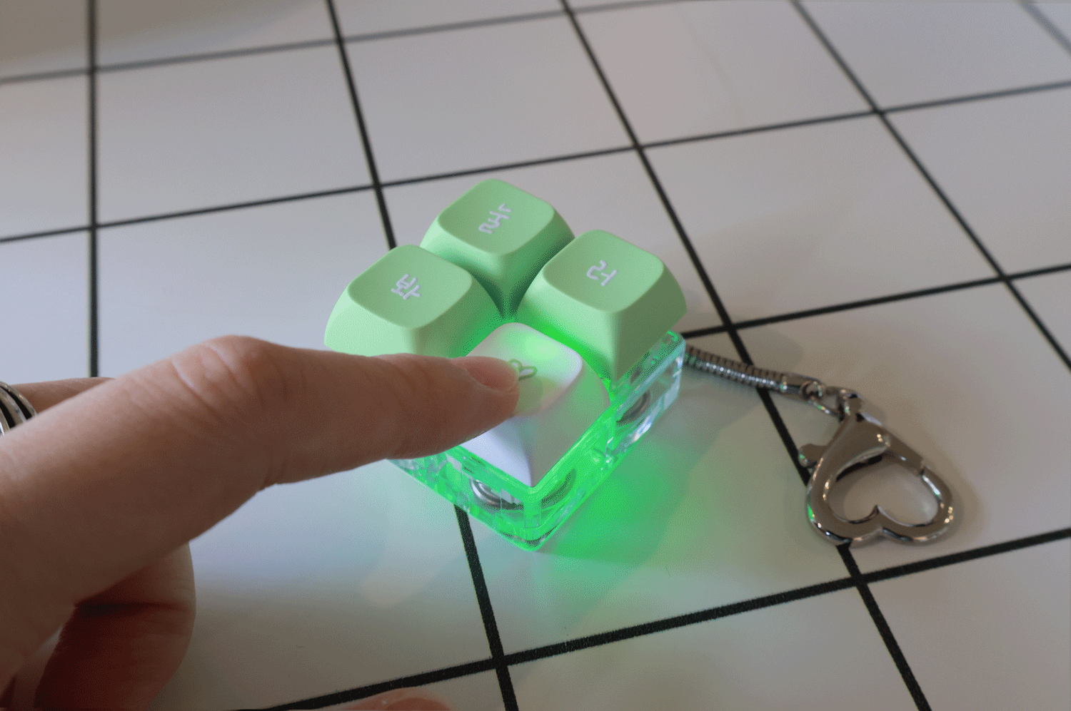 JEONGYEON KEYCAP KEYRING - 10VE UNIVERSE | FANS SHOP